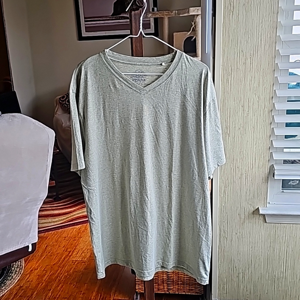 Prana Mens XL Vneck Tshirt